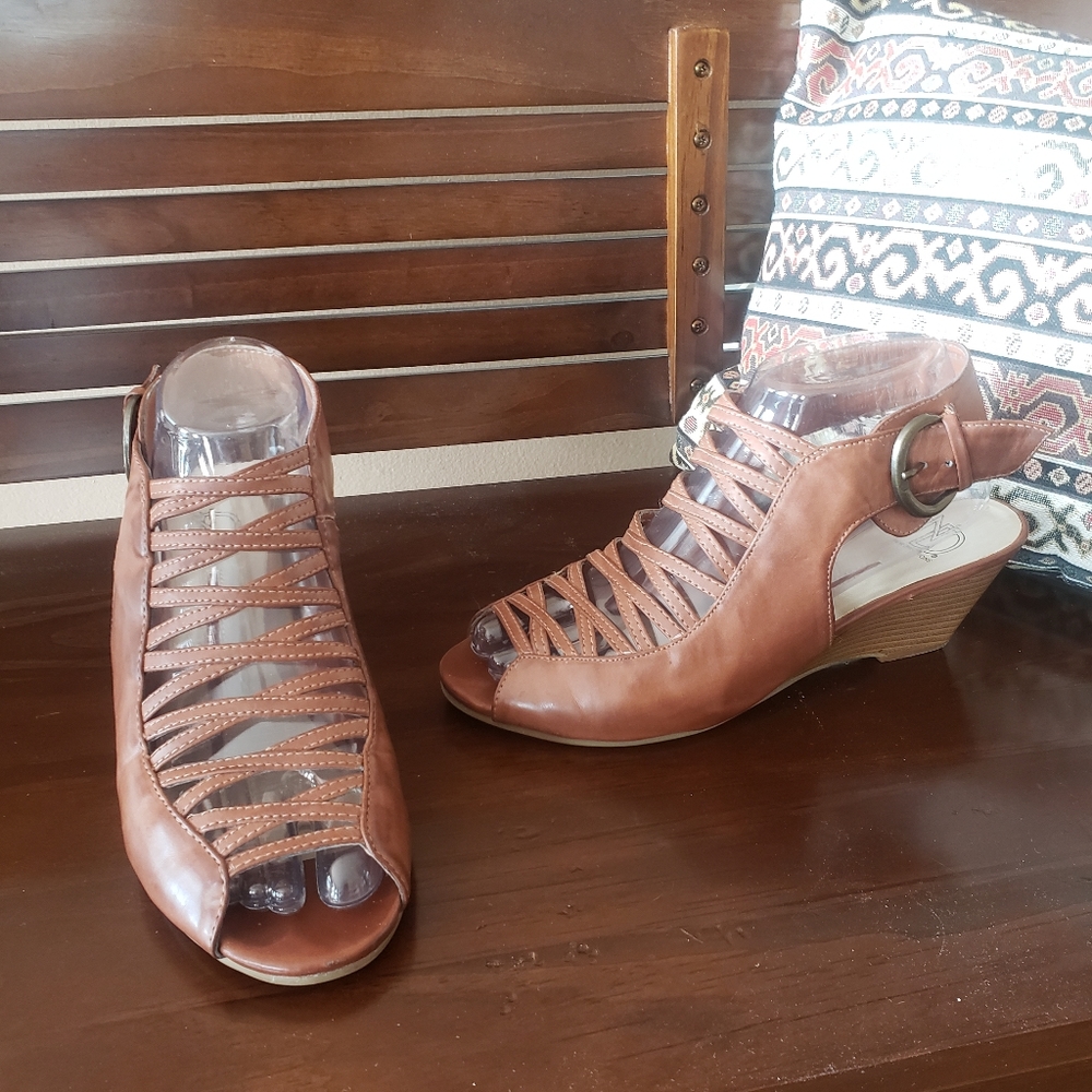 New Direction Relax Fit Sandals!